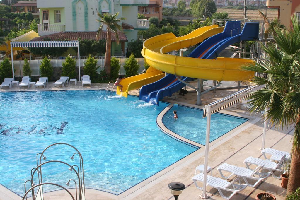 Gumus Hotel Arsuz Exterior foto